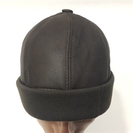 Kahverengi Renk Koyun Kürkü Tasarımlı Hakiki Deri Şapka